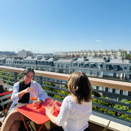 The People - Bercy Albergue