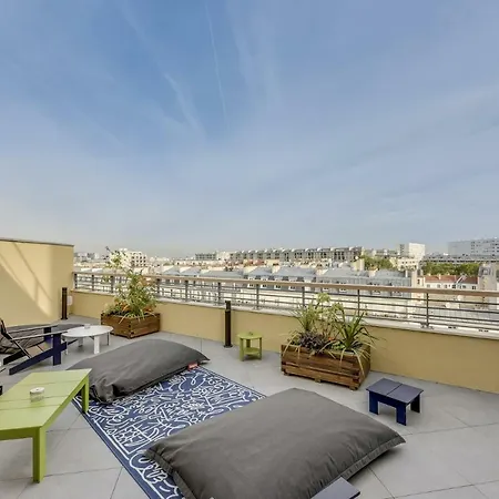 بيت شباب The People - Bercy